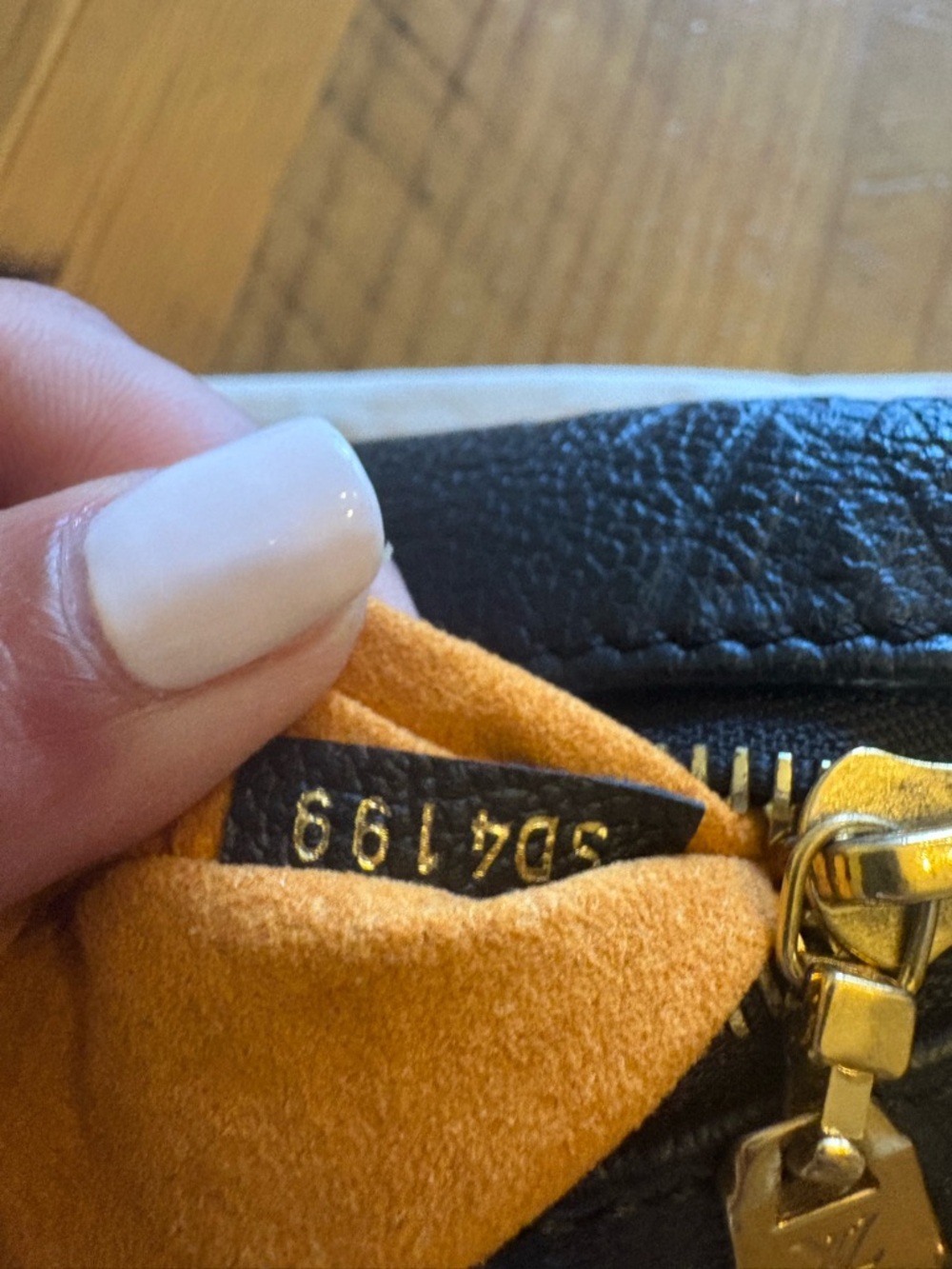 Louis Vuitton Bumbag in Monogram Empreinte leather - Picture 7 of 12